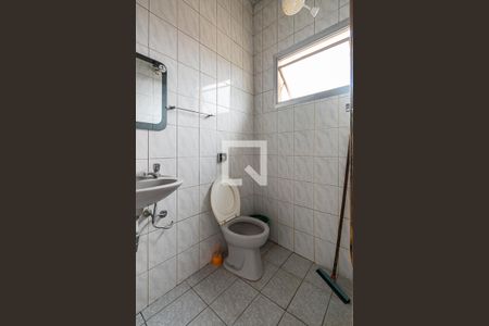 Casa à venda com 426m², 3 quartos e 3 vagasBanheiro piso superior 