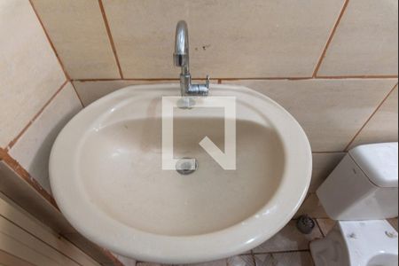 Banheiro Social de kitnet/studio para alugar com 1 quarto, 23m² em Jardim Santa Lúcia, Campinas