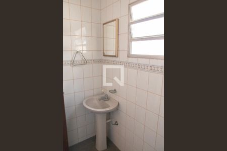 Casa à venda com 230m², 3 quartos e 2 vagasBanheiro de Serviço