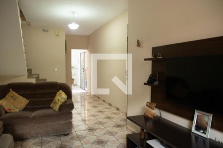 Casa à venda com 230m², 3 quartos e 2 vagasSala