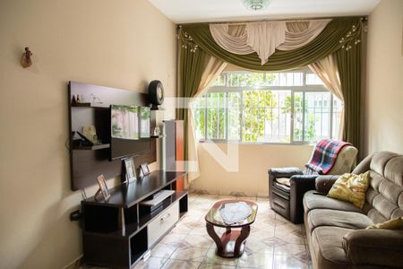 Casa à venda com 230m², 3 quartos e 2 vagasSala