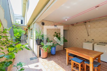 Casa à venda com 267m², 6 quartos e 2 vagas Casa à venda com 267m², 6 quartos e 2 vagasQuintal