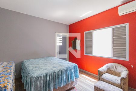 Casa à venda com 267m², 6 quartos e 2 vagas Casa à venda com 267m², 6 quartos e 2 vagasSuíte