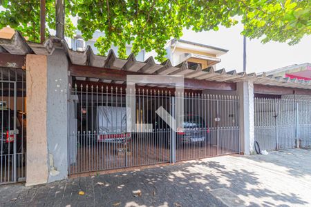 Casa à venda com 267m², 6 quartos e 2 vagas Casa à venda com 267m², 6 quartos e 2 vagasFachada