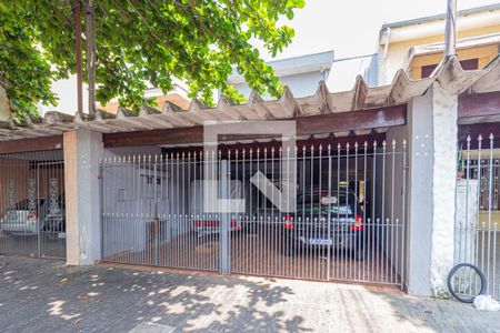 Casa à venda com 267m², 6 quartos e 2 vagas Casa à venda com 267m², 6 quartos e 2 vagasFachada
