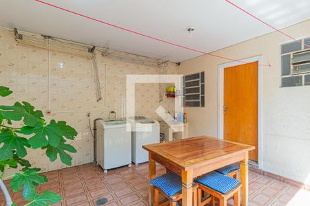 Casa à venda com 267m², 6 quartos e 2 vagas Casa à venda com 267m², 6 quartos e 2 vagasÁrea de serviço