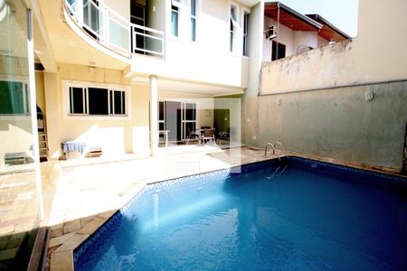 Casa de condomínio para alugar com 308m², 3 quartos e 3 vagasPiscina