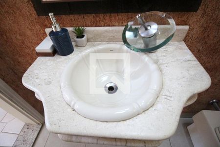 Casa de condomínio para alugar com 308m², 3 quartos e 3 vagasBanheiro Social