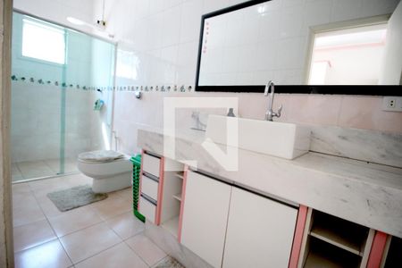 Casa de condomínio para alugar com 308m², 3 quartos e 3 vagasBanheiro da Suíte 3