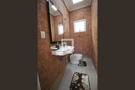 Casa de condomínio para alugar com 308m², 3 quartos e 3 vagasBanheiro Social