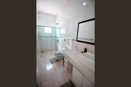 Casa de condomínio para alugar com 308m², 3 quartos e 3 vagasBanheiro da Suíte 3