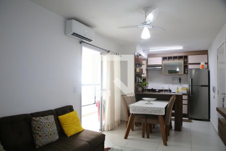 Detalhe SalaSala de apartamento para alugar com 1 quarto, 52m² em Guilhermina, Praia Grande