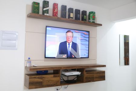 Detalhe Sala de apartamento para alugar com 1 quarto, 52m² em Guilhermina, Praia Grande