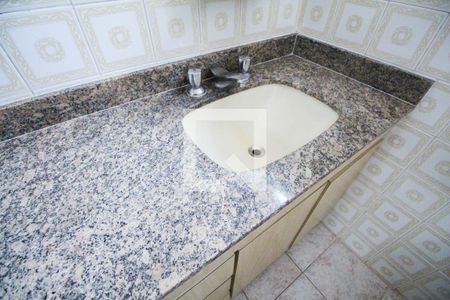 Apartamento à venda com 72m², 2 quartos e 1 vaga Apartamento à venda com 72m², 2 quartos e 1 vagaBanheiro Social