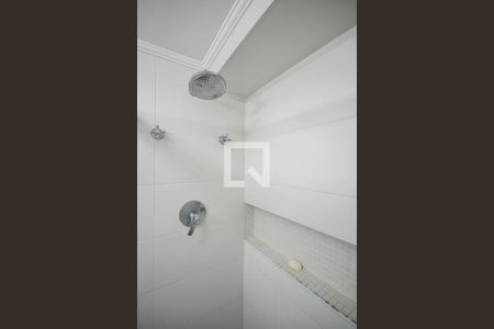 Apartamento à venda com 110m², 3 quartos e 2 vagasChuveiro do banheiro da suíte