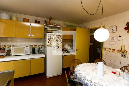 Casa para alugar com 240m², 4 quartos e 4 vagas Casa para alugar com 240m², 4 quartos e 4 vagasCozinha