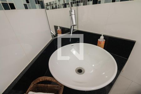 Casa à venda com 500m², 3 quartos e 5 vagasBanheiro de serviço 