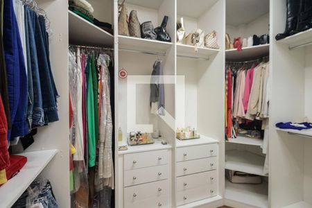 Casa à venda com 500m², 3 quartos e 5 vagasCloset Suíte 2