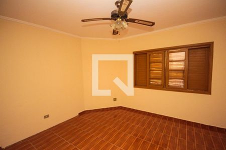 Casa à venda com 200m², 3 quartos e 2 vagasSuite