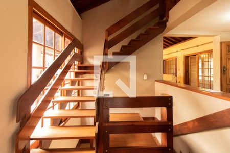 Escada de casa de condomínio à venda com 3 quartos, 500m² em Cavalhada, Porto Alegre