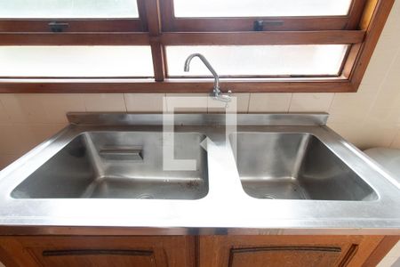 Casa de condomínio para alugar com 500m², 3 quartos e 7 vagasÁrea de Serviço