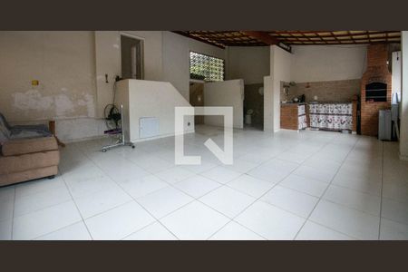 Casa à venda com 180m², 4 quartos e 1 vaga Casa à venda com 180m², 4 quartos e 1 vagaTerraço