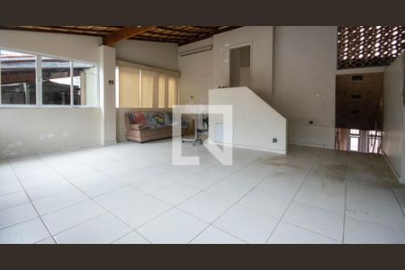 Casa à venda com 180m², 4 quartos e 1 vaga Casa à venda com 180m², 4 quartos e 1 vagaTerraço