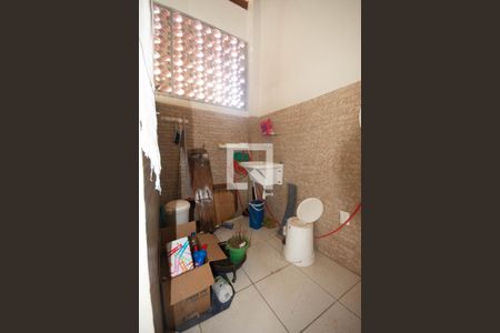 Casa à venda com 180m², 4 quartos e 1 vaga Casa à venda com 180m², 4 quartos e 1 vagaTerraço