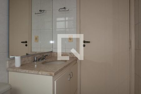 Banheiro de apartamento para alugar com 1 quarto, 50m² em Anhangabaú, Jundiaí
