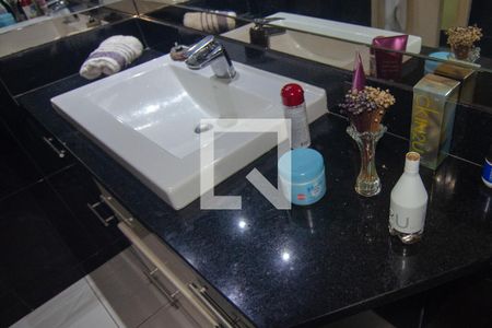 Apartamento à venda com 107m², 2 quartos e sem vagaBanheiro da Suíte