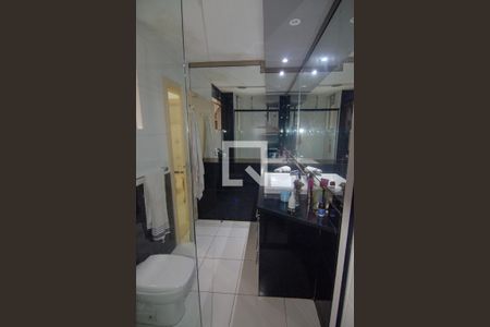 Apartamento à venda com 107m², 2 quartos e sem vagaBanheiro da Suíte