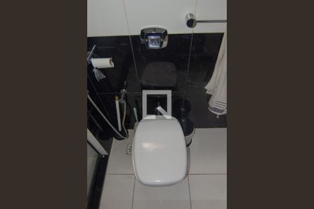 Apartamento à venda com 107m², 2 quartos e sem vagaBanheiro da Suíte