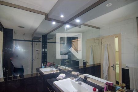 Apartamento à venda com 107m², 2 quartos e sem vagaBanheiro da Suíte