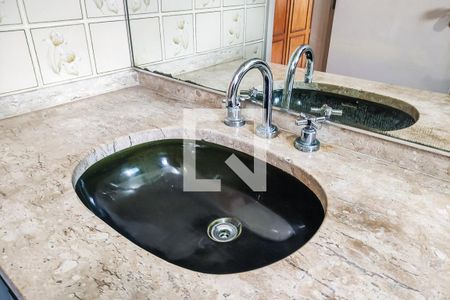 Apartamento à venda com 210m², 4 quartos e 3 vagasBanheiro Suíte 1