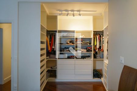 Casa à venda com 265m², 3 quartos e 3 vagasDetalhe