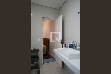 Casa à venda com 265m², 3 quartos e 3 vagasBanheiro da Suíte 1