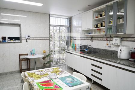 Casa à venda com 265m², 3 quartos e 3 vagasCozinha