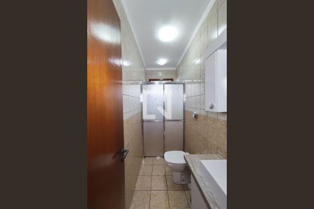 Casa à venda com 200m², 3 quartos e 2 vagas Casa à venda com 200m², 3 quartos e 2 vagasBanheiro 2