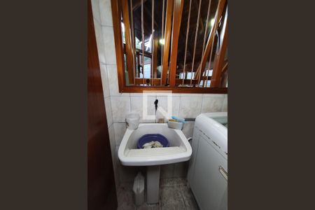 Casa à venda com 200m², 3 quartos e 2 vagas Casa à venda com 200m², 3 quartos e 2 vagas Área de Serviço