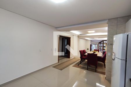 Casa à venda com 200m², 3 quartos e 2 vagas Casa à venda com 200m², 3 quartos e 2 vagasCozinha