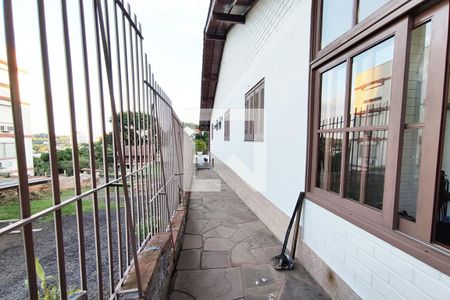 Casa à venda com 200m², 3 quartos e 2 vagas Casa à venda com 200m², 3 quartos e 2 vagasCorredor