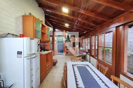 Casa à venda com 200m², 3 quartos e 2 vagas Casa à venda com 200m², 3 quartos e 2 vagasVaranda gourmet