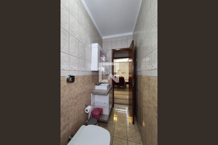 Casa à venda com 200m², 3 quartos e 2 vagas Casa à venda com 200m², 3 quartos e 2 vagasBanheiro 2