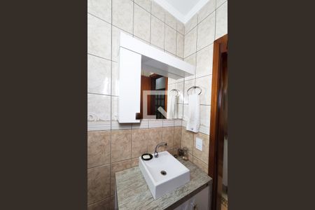 Casa à venda com 200m², 3 quartos e 2 vagas Casa à venda com 200m², 3 quartos e 2 vagasBanheiro 2