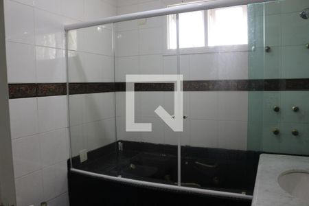 Casa de condomínio para alugar com 500m², 5 quartos e 6 vagasBanheiro Suíte 2