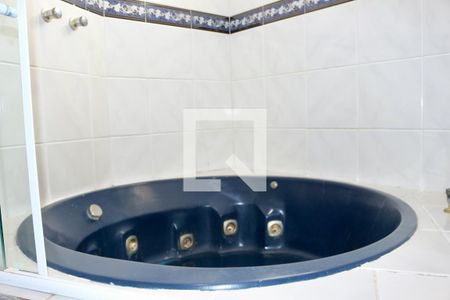 Casa de condomínio para alugar com 500m², 5 quartos e 6 vagasBanheiro Suíte 4