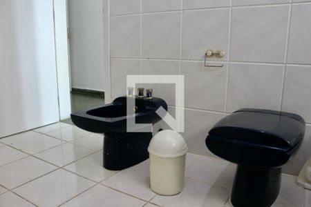 Casa de condomínio para alugar com 500m², 5 quartos e 6 vagasBanheiro Suíte 4