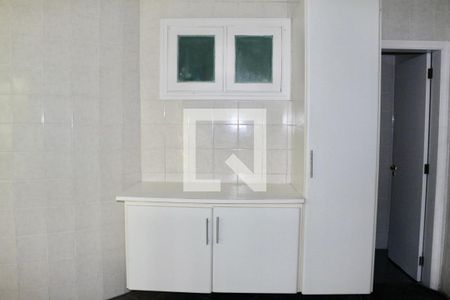 Casa de condomínio para alugar com 500m², 5 quartos e 6 vagasArea de Serviço