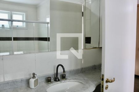 Casa de condomínio para alugar com 500m², 5 quartos e 6 vagasBanheiro Suíte