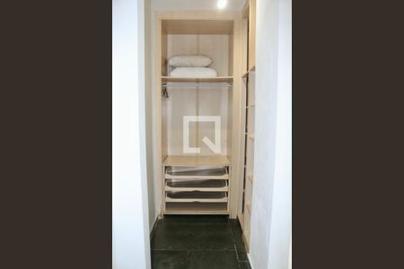 Casa de condomínio para alugar com 500m², 5 quartos e 6 vagasQuarto Suíte 2